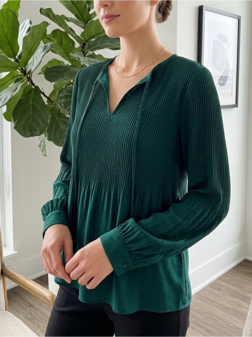 Adrianna Papell Emerald Green Pleated Sleeve Split Neck Blouse M 0431